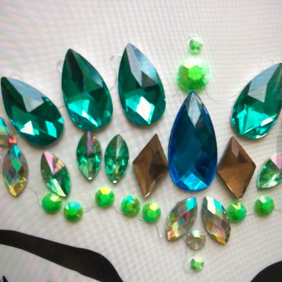 Metallic festival makeup tattoo rave gem jewels - Picture 2 of 4